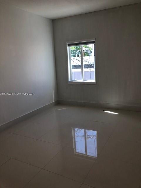 Spacious and bright retail space
